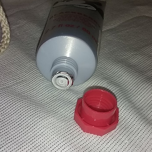 Disney Pouff & Hand Cream - Picture 3 of 7